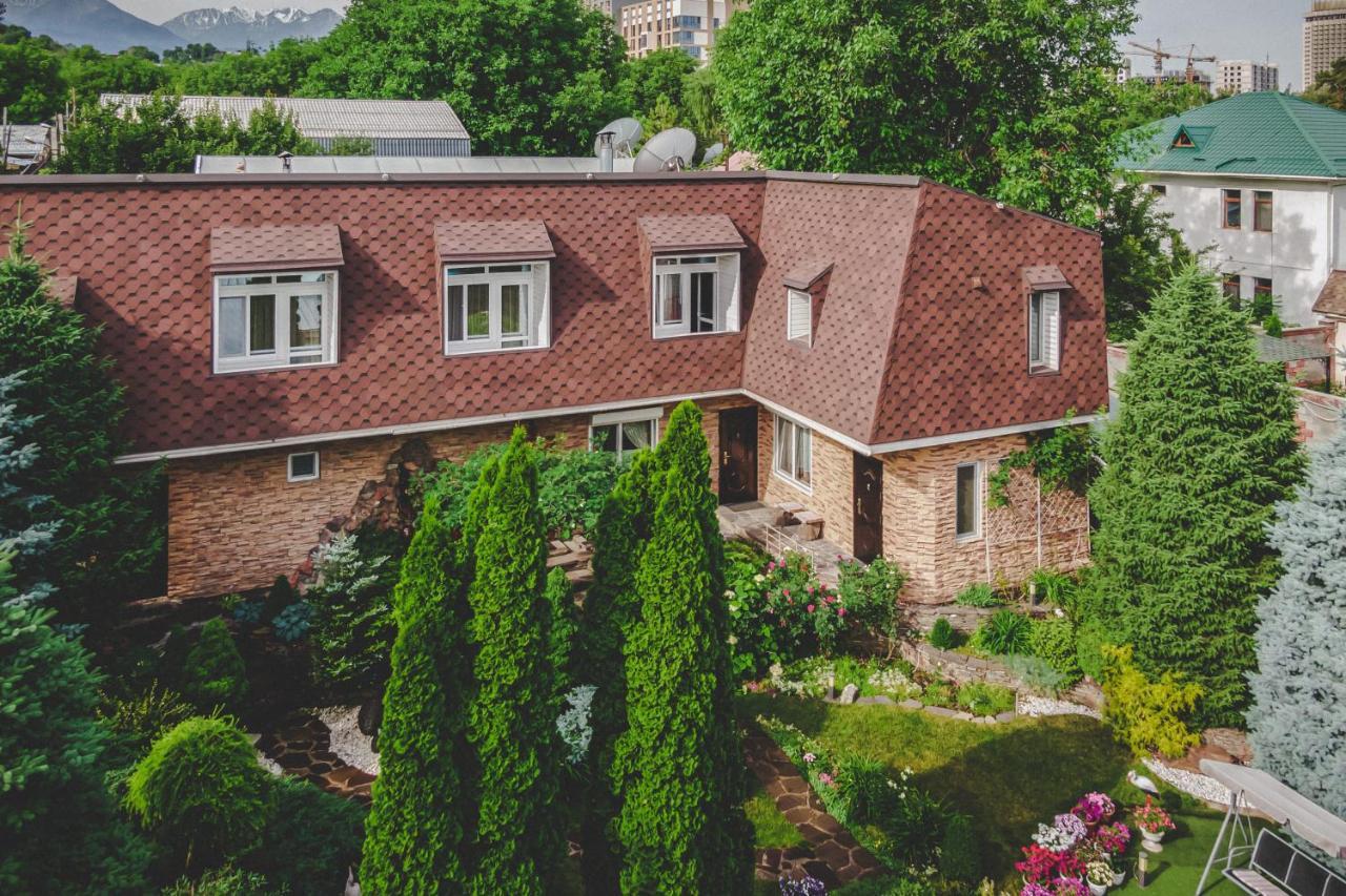 Апартаменты В Гостевом Домике Almaty Exterior photo
